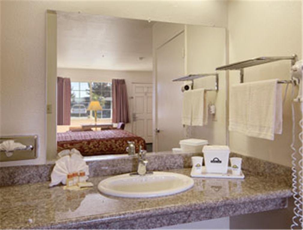 Days Inn Salinas Airport 객실 사진