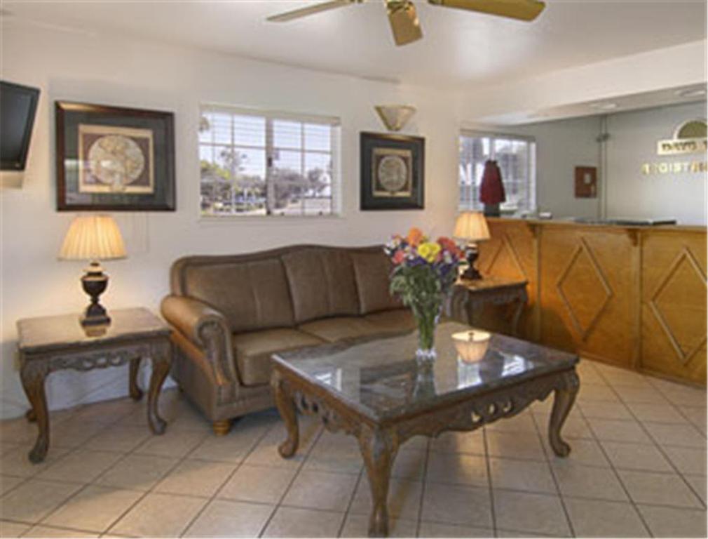Days Inn Salinas Airport 내부 사진