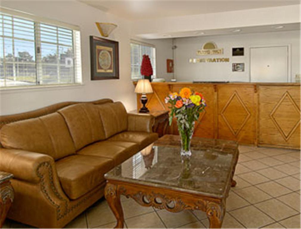 Days Inn Salinas Airport 내부 사진